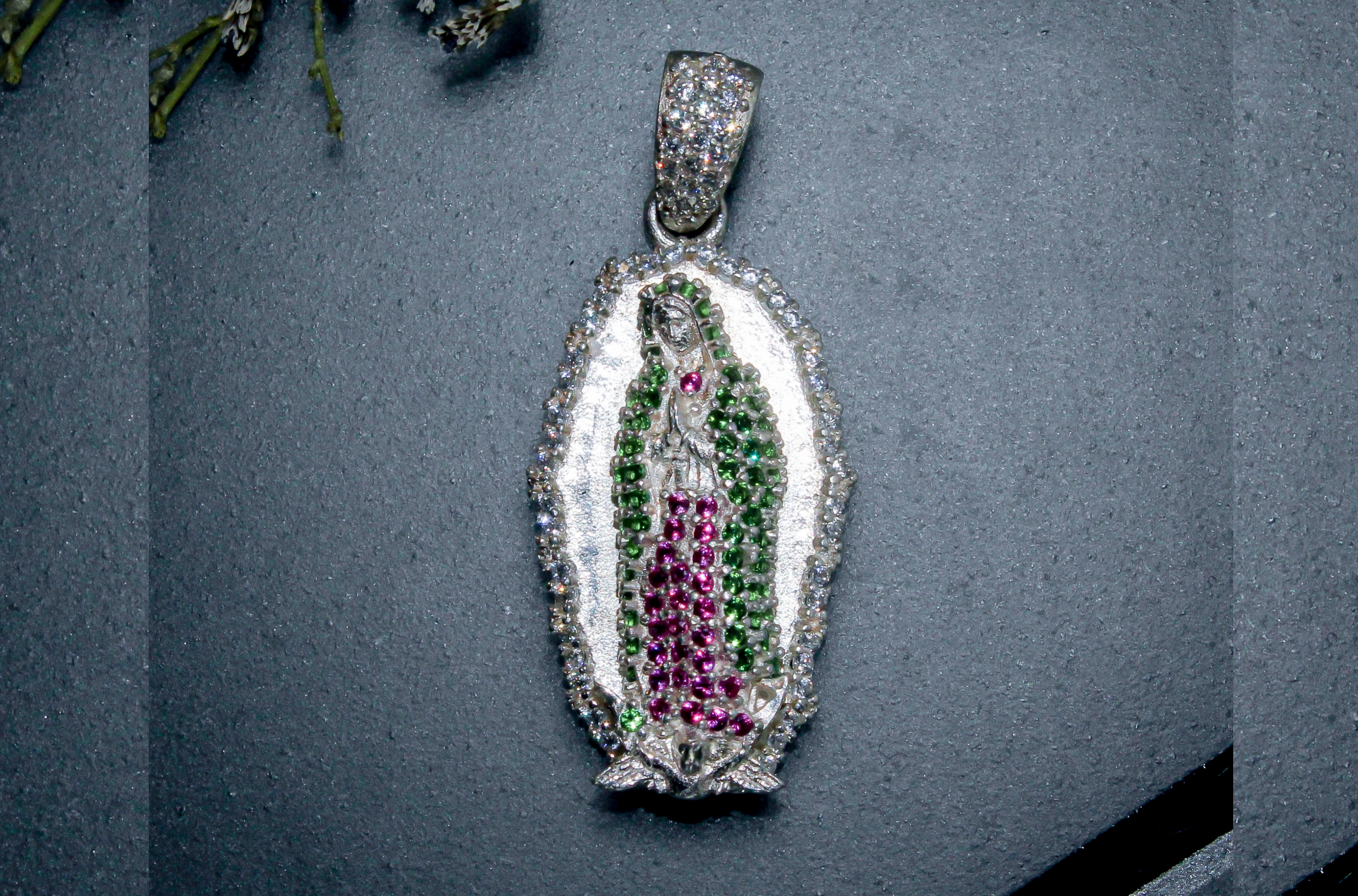 Dijes de virgencita